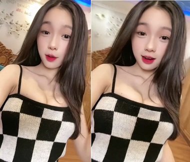 สาวเซ็กซี่สวมชุดว่ายน้ำในห้องนอน