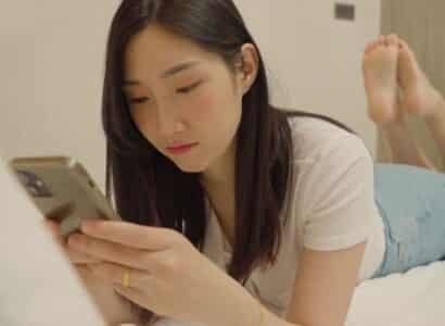 สามีถูกหักหลังโดยสามีและมีความสัมพันธ์กับเด็กหนุ่มเพื่อแก้แค้น