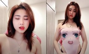 Ngoc trang กำลังเล่นม้าขี่กับแฟนของเธอในห้องนอน