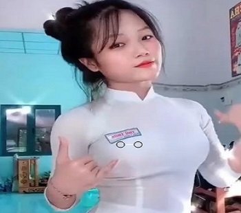 นักเรียนมัธยมปลายตอบสนองความปรารถนาของเขาเอง