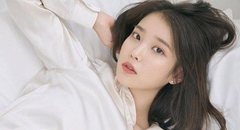 IU ถูกดึงเข้าสู่ลุงที่หลงใหล แต่ตื่นเต้นมาก