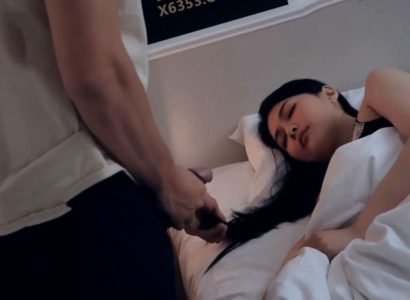 ทันใดนั้นแม่เลี้ยงก็ค้นพบว่าลูกชายของเธอกำลังถ่ายเซลฟี่