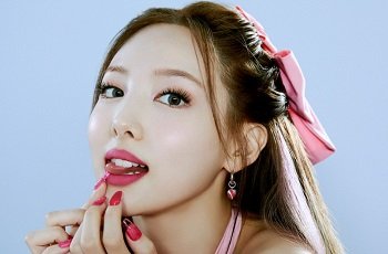 Nayeon สองครั้งถูกเปิดเผยคลิปร้อนกับยักษ์ลึกลับ
