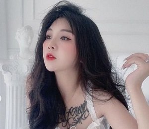 Phuong Min มีเสน่ห์กับแฟนของเธอในช่วงเวลาแห่งการหายใจไม่ออก