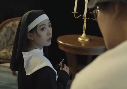 10 ปีต่อมาการได้เห็นครูหม้อแปลงยังคงทำลายชีวิตของนักเรียนหญิง