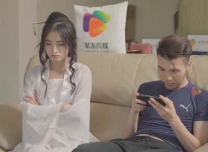 นางฟ้าเพศหญิงกับนกตัวใหญ่